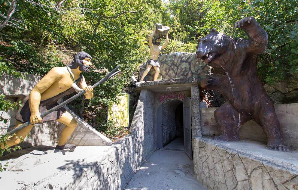 Медвежья пещера музей в сафари парке Геленджика
